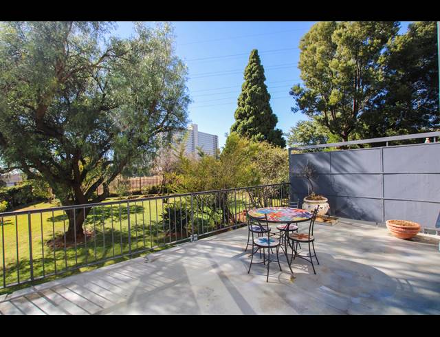 2 BEDROOM APARTMENT TO LET IN BEDFORD GARDENS